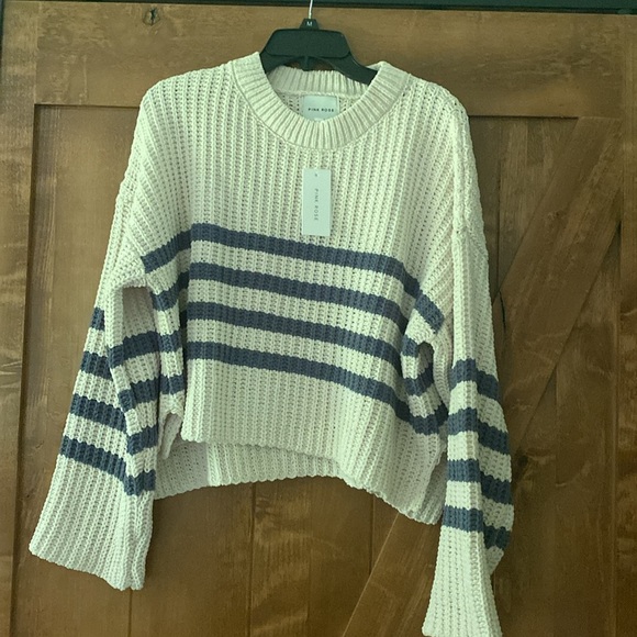 SOLD Pink Rose Women’s Cropped Chenille Sweater size large - Picture 2 of 6